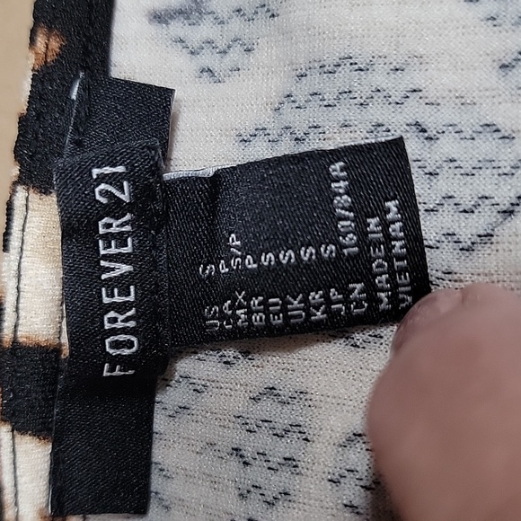 Forever 21 Size S Leopard Print Long Sleeve Crop Top, Textured Fabric - Picture 10 of 11